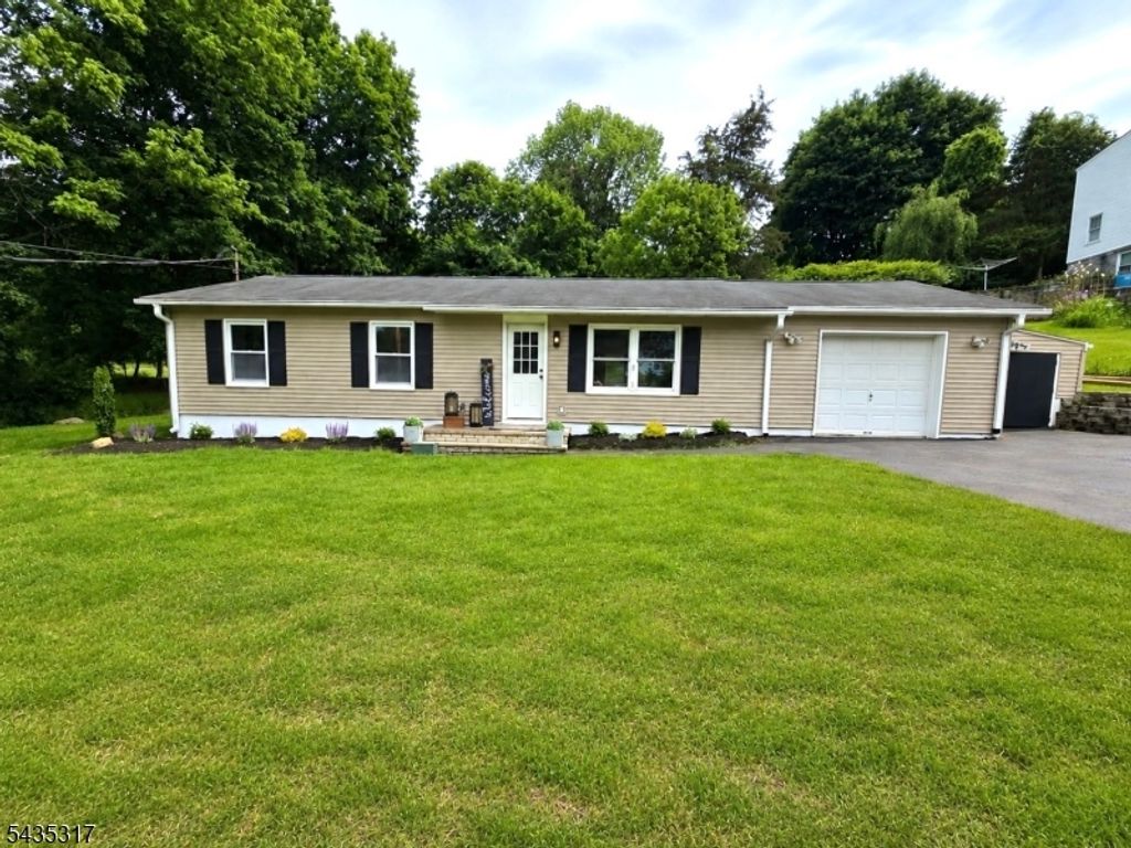 5 Ravine Dr, Andover Twp., NJ 07860