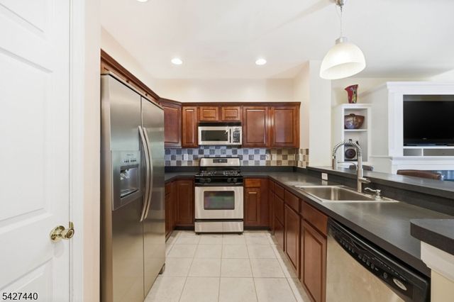 212 Riverwalk Way, Clifton City, NJ 07014