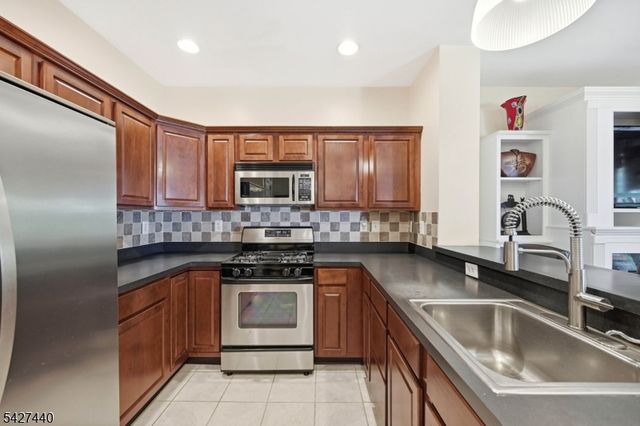 212 Riverwalk Way, Clifton City, NJ 07014