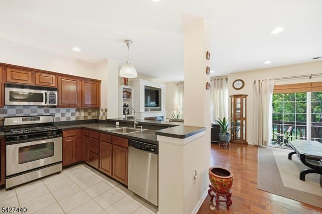 212 Riverwalk Way, Clifton City, NJ 07014
