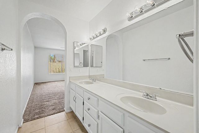 11851 N 76th Drive, Peoria, AZ 85345