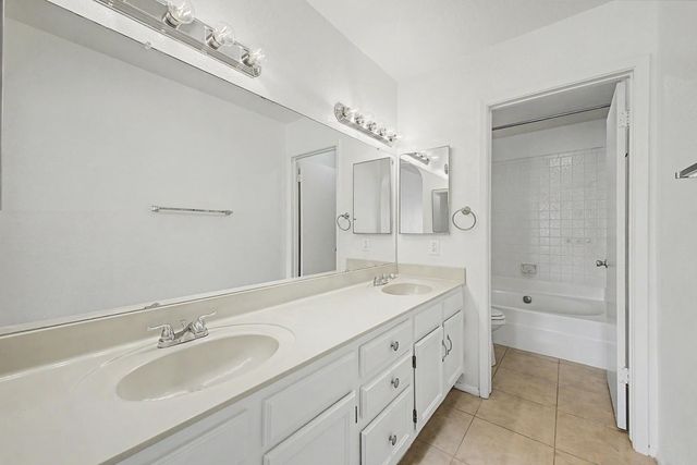 11851 N 76th Drive, Peoria, AZ 85345