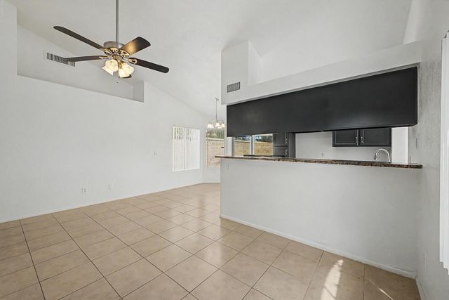 11851 N 76th Drive, Peoria, AZ 85345