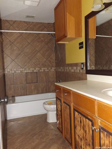 7430 Hidden Oak Trail, Live Oak, TX 78233