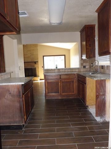 7430 Hidden Oak Trail, Live Oak, TX 78233