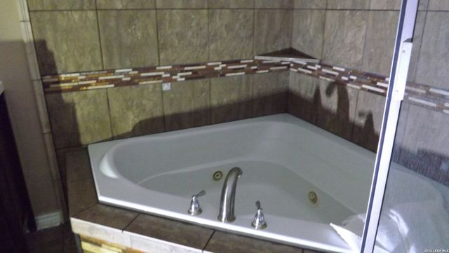 7430 Hidden Oak Trail, Live Oak, TX 78233