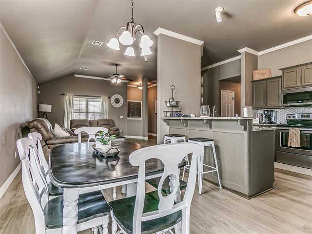 2336 Box Turtle Way, Midwest City, OK 73130