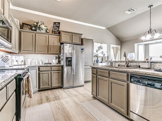 2336 Box Turtle Way, Midwest City, OK 73130