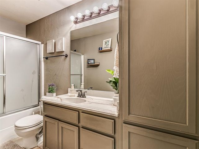 2336 Box Turtle Way, Midwest City, OK 73130