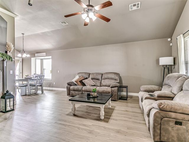 2336 Box Turtle Way, Midwest City, OK 73130