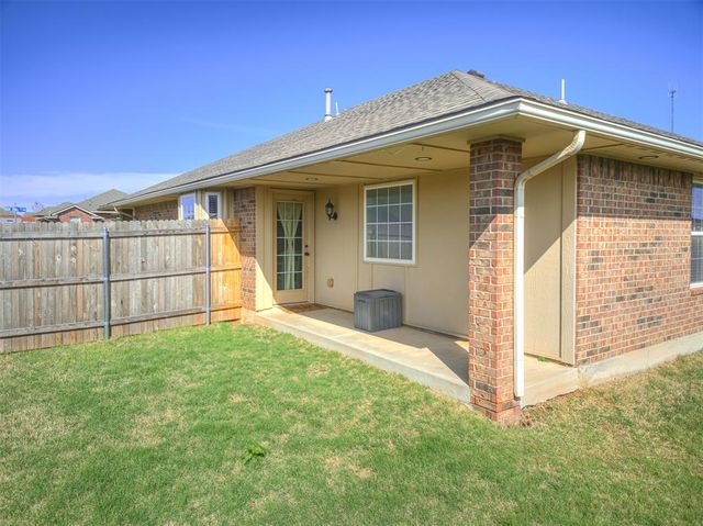 2336 Box Turtle Way, Midwest City, OK 73130