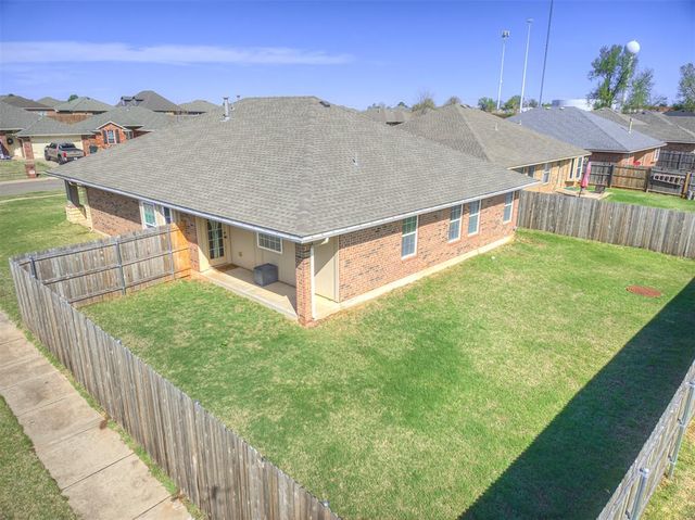 2336 Box Turtle Way, Midwest City, OK 73130