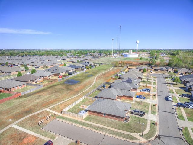 2336 Box Turtle Way, Midwest City, OK 73130