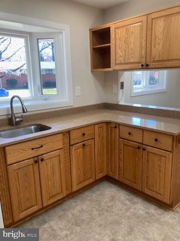 5001 WHITE FLINT DR, Kensington, MD 20895