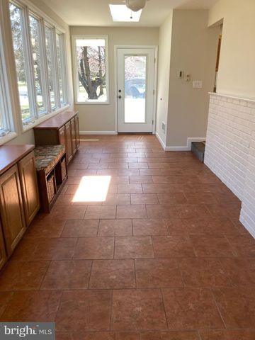 5001 WHITE FLINT DR, Kensington, MD 20895