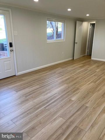 5001 WHITE FLINT DR, Kensington, MD 20895