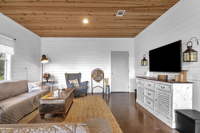 235 Red Squirrel Lane, Brookeland, TX 75931