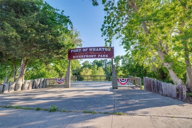 306 Nicholas Road, Wharton, TX 77488