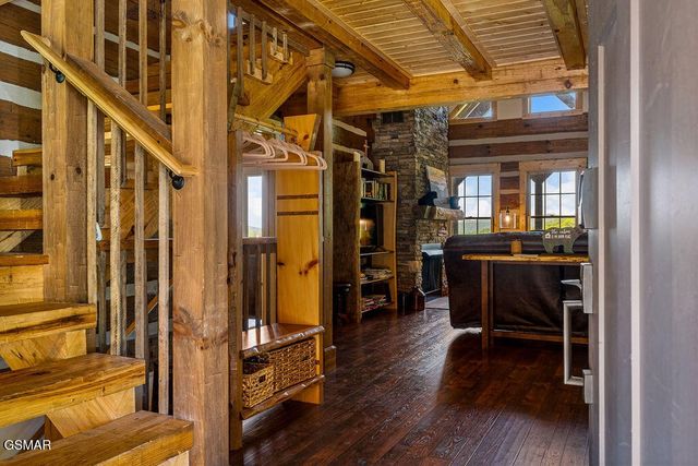 335 Hawken Drive, Walland, TN 37886