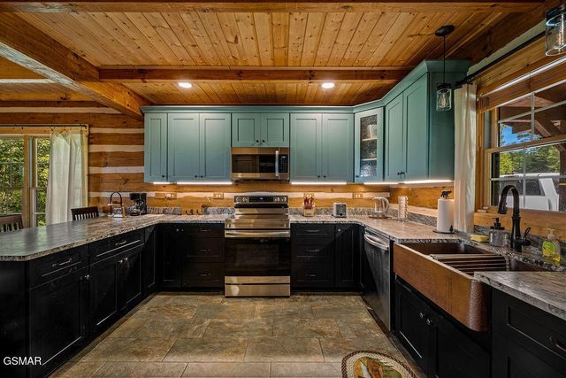 335 Hawken Drive, Walland, TN 37886