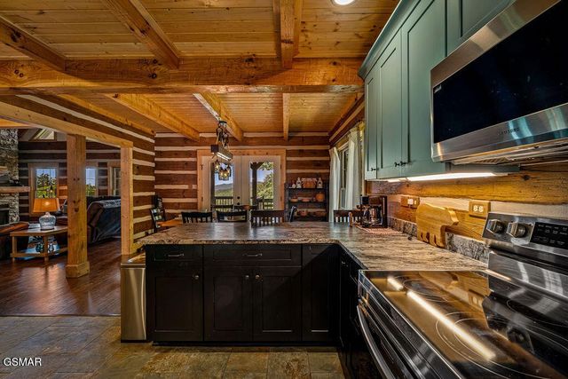 335 Hawken Drive, Walland, TN 37886