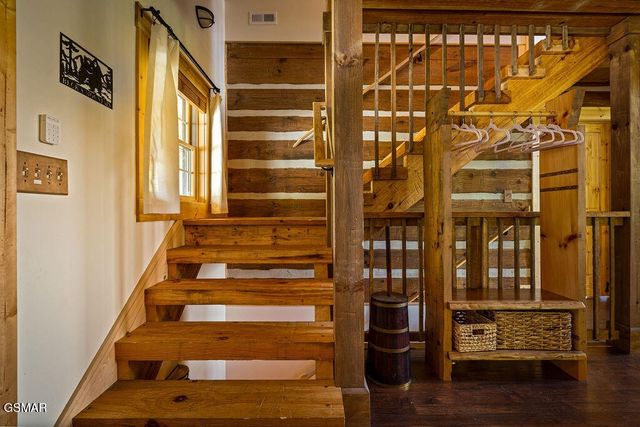335 Hawken Drive, Walland, TN 37886
