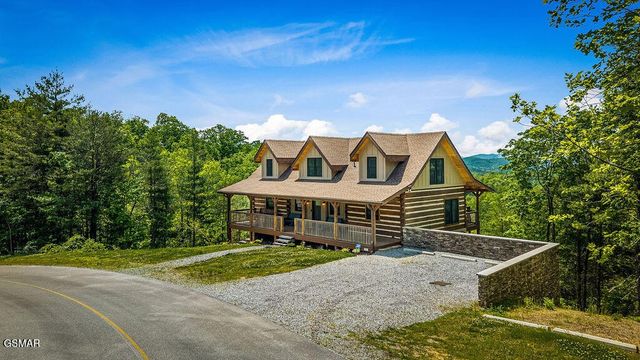335 Hawken Drive, Walland, TN 37886