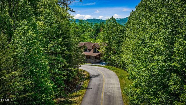 335 Hawken Drive, Walland, TN 37886