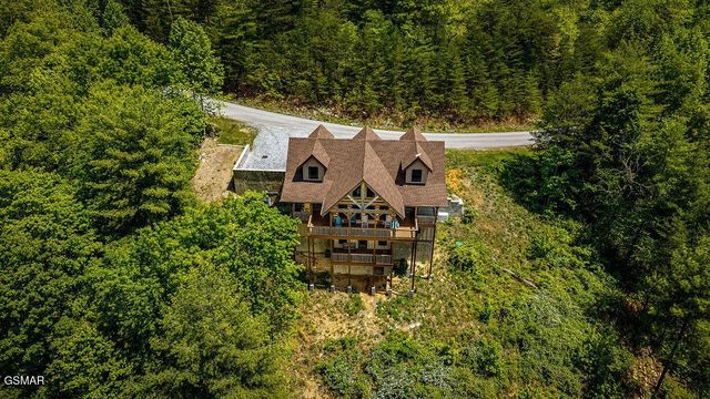 335 Hawken Drive, Walland, TN 37886
