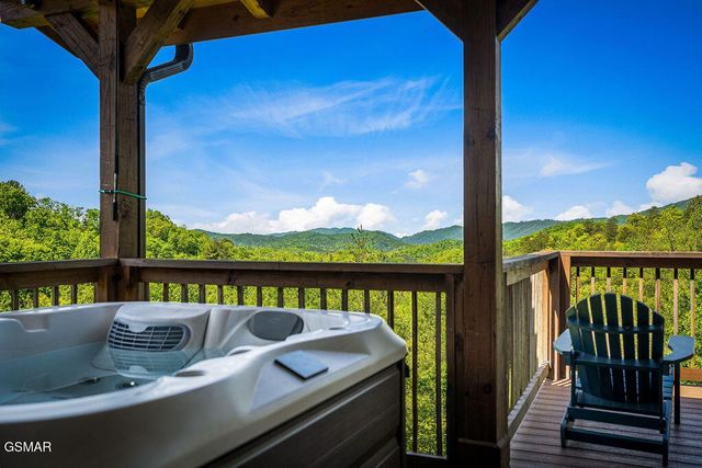 335 Hawken Drive, Walland, TN 37886