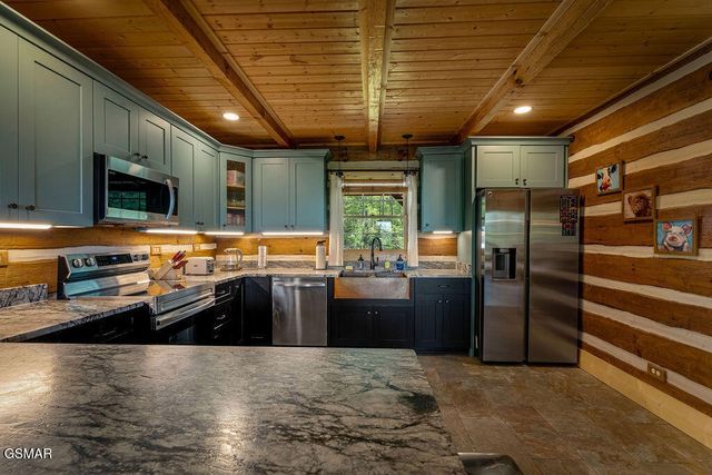 335 Hawken Drive, Walland, TN 37886