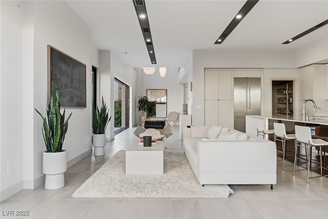 4022 Heron Fairway Drive, Las Vegas, NV 89141