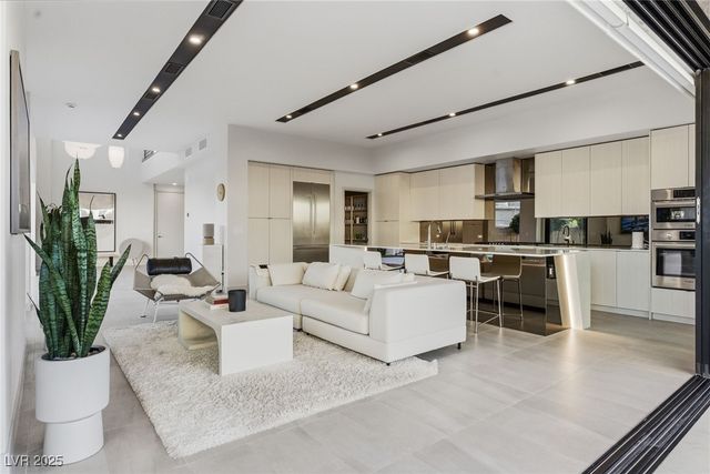 4022 Heron Fairway Drive, Las Vegas, NV 89141