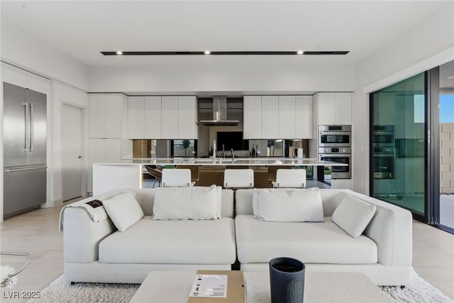 4022 Heron Fairway Drive, Las Vegas, NV 89141