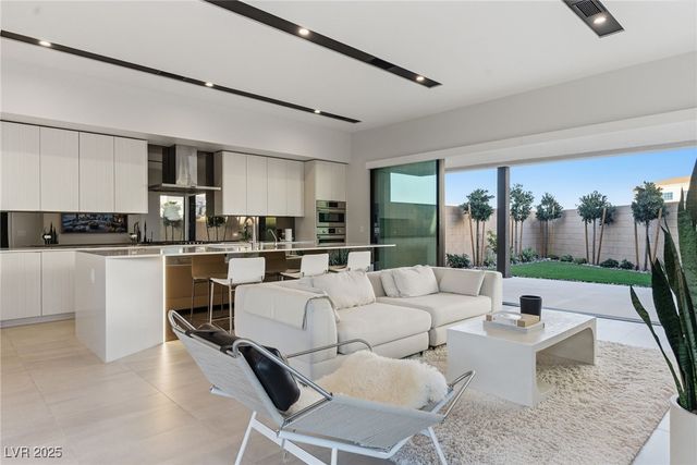 4022 Heron Fairway Drive, Las Vegas, NV 89141