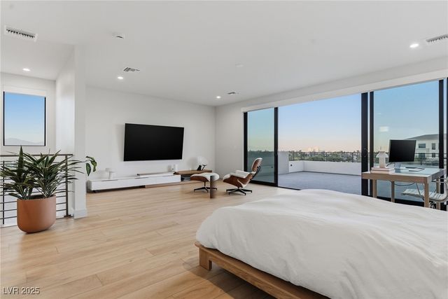 4022 Heron Fairway Drive, Las Vegas, NV 89141