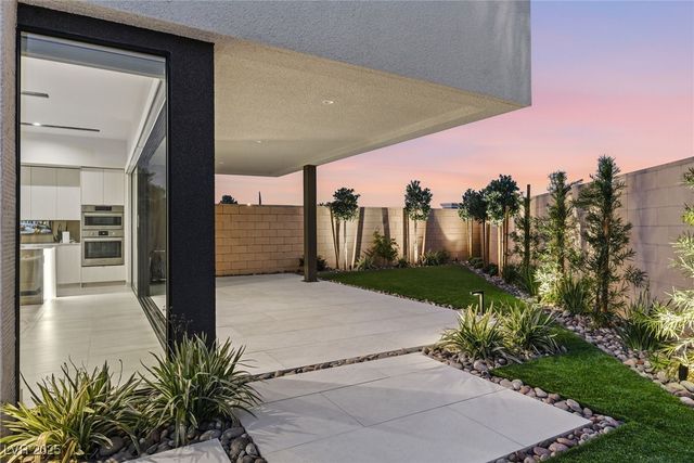 4022 Heron Fairway Drive, Las Vegas, NV 89141