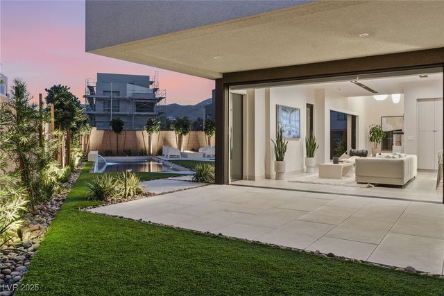 4022 Heron Fairway Drive, Las Vegas, NV 89141