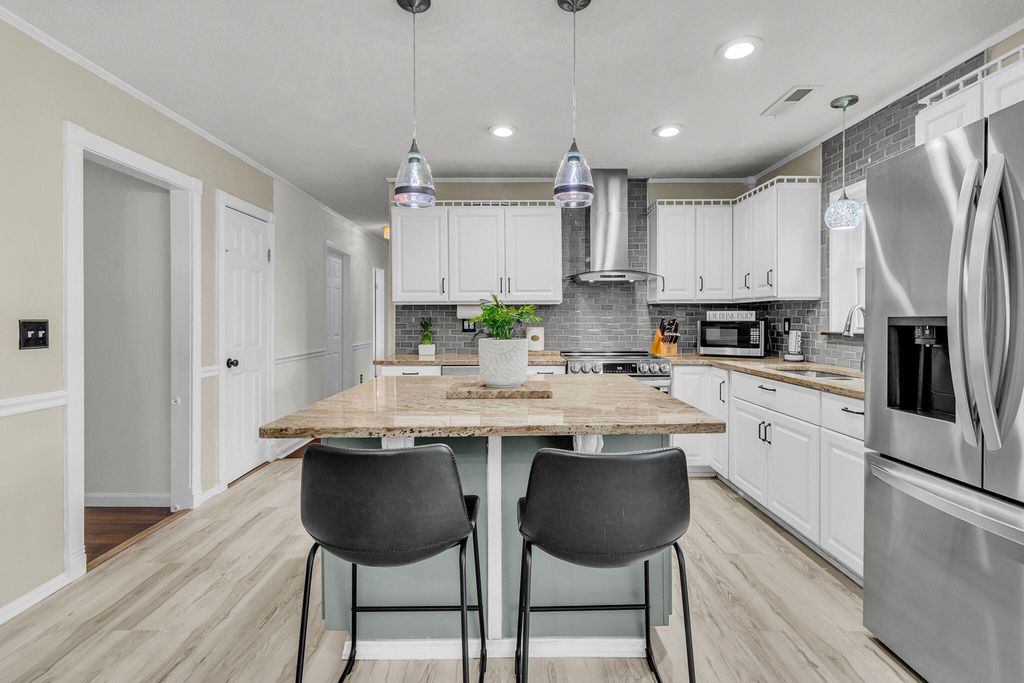 Image 10 of property listing at 411 Corey Boulevard, Summerville, SC 29483