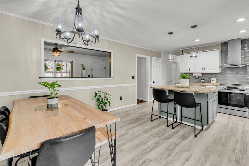 Image 11 of property listing at 411 Corey Boulevard, Summerville, SC 29483