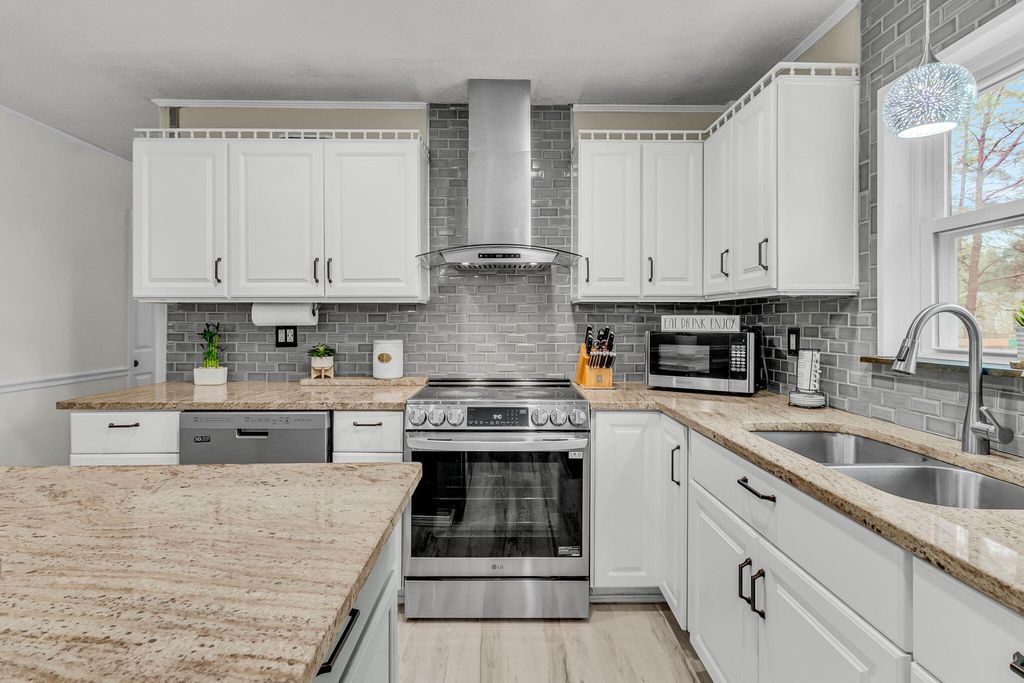 Image 14 of property listing at 411 Corey Boulevard, Summerville, SC 29483