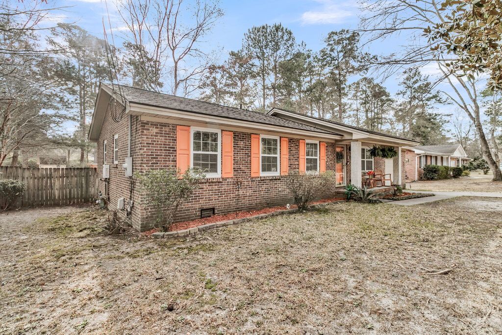 Image 27 of property listing at 411 Corey Boulevard, Summerville, SC 29483