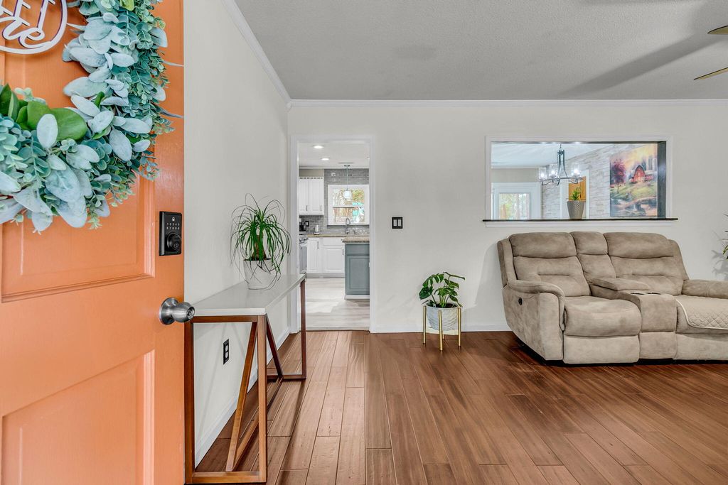 Image 3 of property listing at 411 Corey Boulevard, Summerville, SC 29483