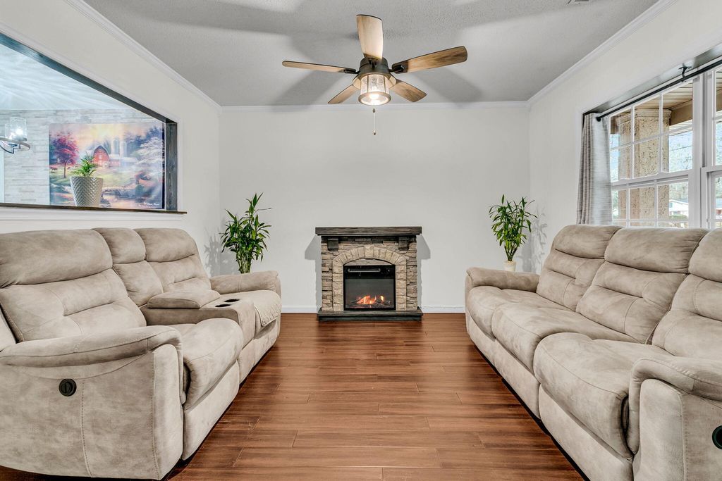 Image 5 of property listing at 411 Corey Boulevard, Summerville, SC 29483