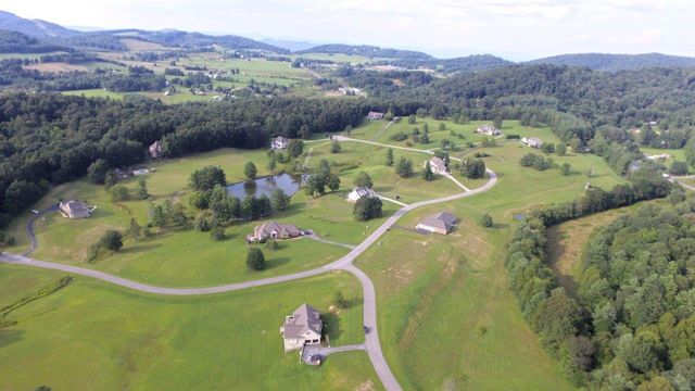 244 Cobble LN, Bent Mountain, VA 24059