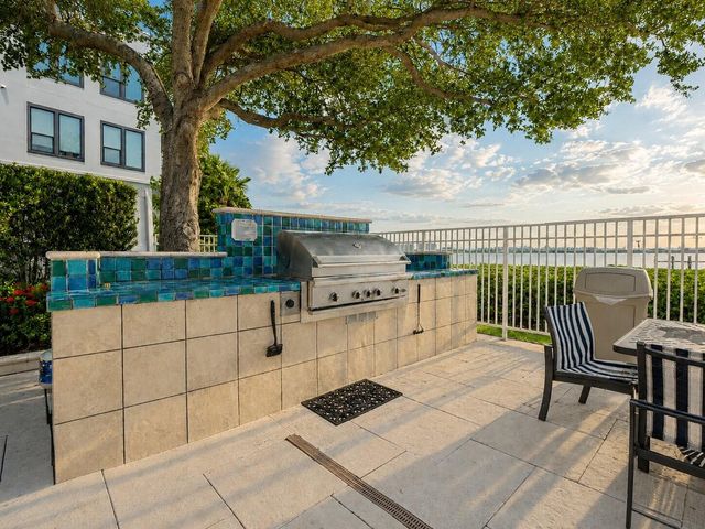 1203 BAY CLUB CIRCLE 1203, Tampa, FL 33607