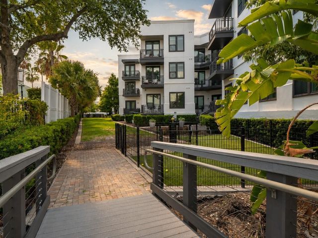 1203 BAY CLUB CIRCLE 1203, Tampa, FL 33607