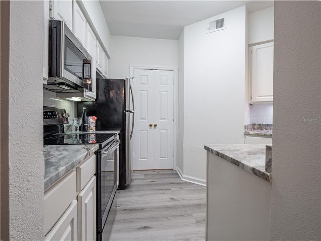 1203 BAY CLUB CIRCLE 1203, Tampa, FL 33607