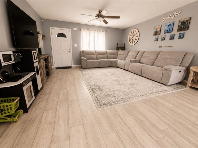 764 Oakdale Drive, Jamestown Vlg, OH 45335