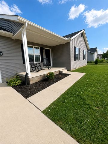 764 Oakdale Drive, Jamestown Vlg, OH 45335